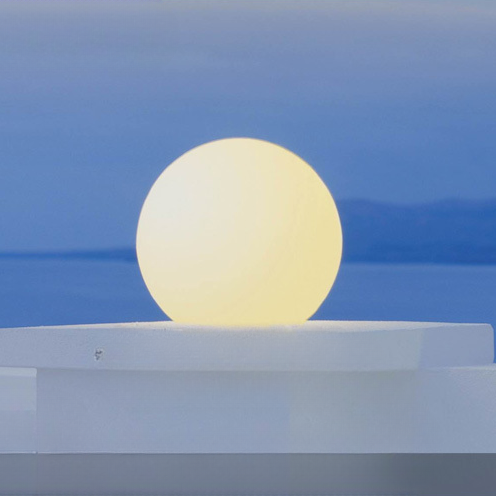 Bolvormige tuinlamp op zonne-energie