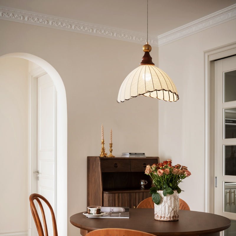 VELMARA Hanglamp – Stoffen Plissé Kap met Hout & Goudkleurig Metaal – Ø40 cm
