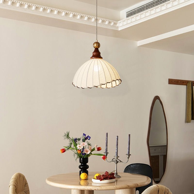 VELMARA Hanglamp – Stoffen Plissé Kap met Hout & Goudkleurig Metaal – Ø40 cm
