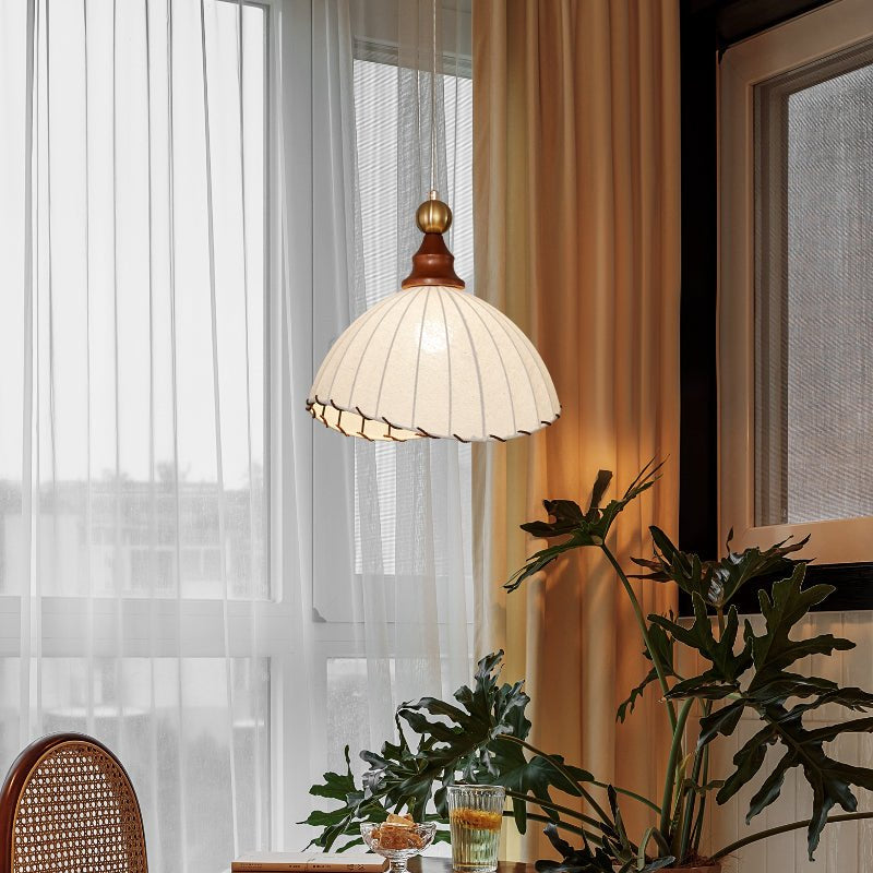 VELMARA Hanglamp – Stoffen Plissé Kap met Hout & Goudkleurig Metaal – Ø40 cm