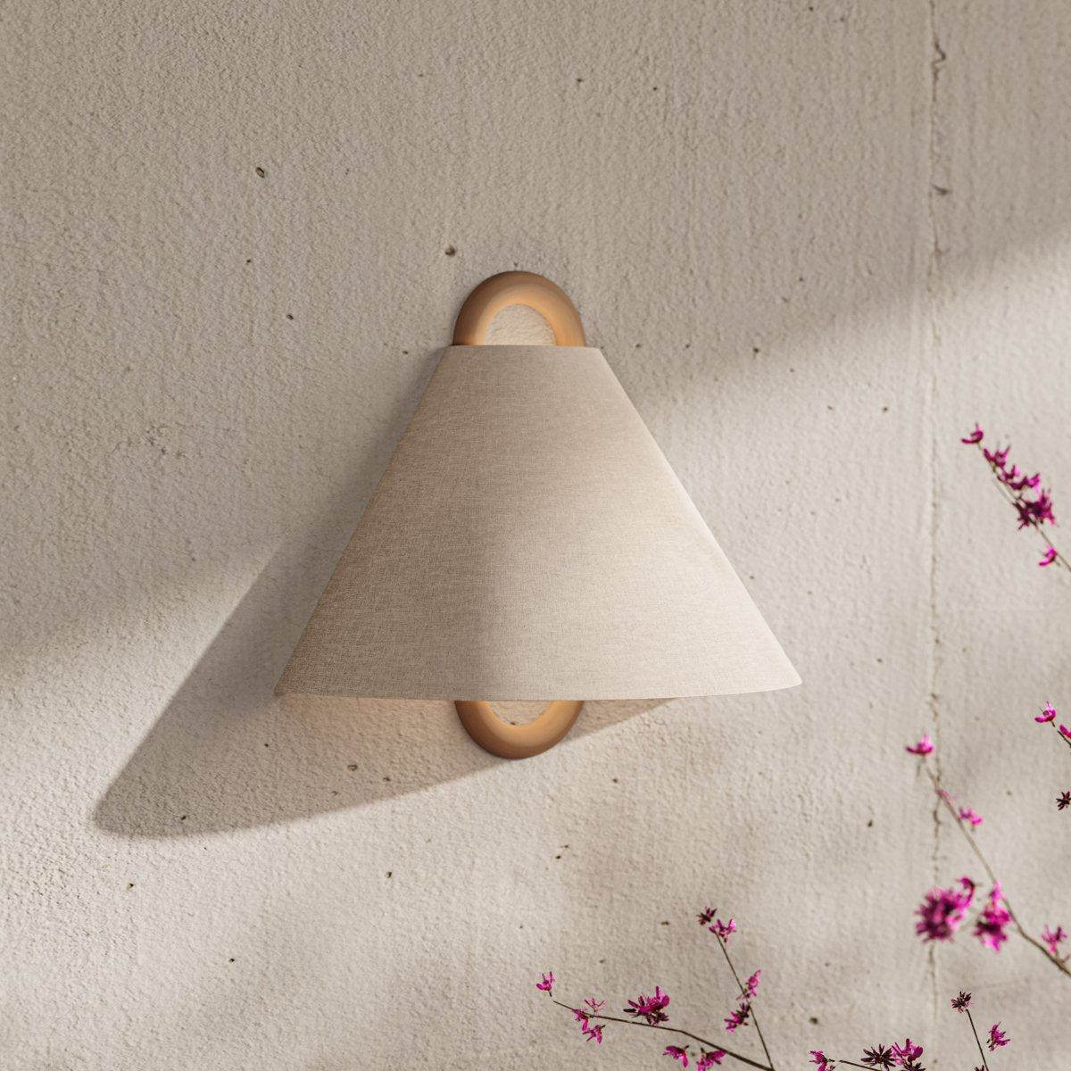 Aine – Wandlamp van Hout & Textiel – Minimalistisch Vintage Design – Warm Diffuus Licht – 34x30 cm