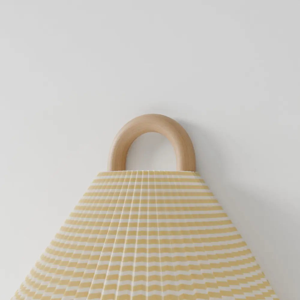 Aine – Wandlamp van Hout & Textiel – Minimalistisch Vintage Design – Warm Diffuus Licht – 34x30 cm