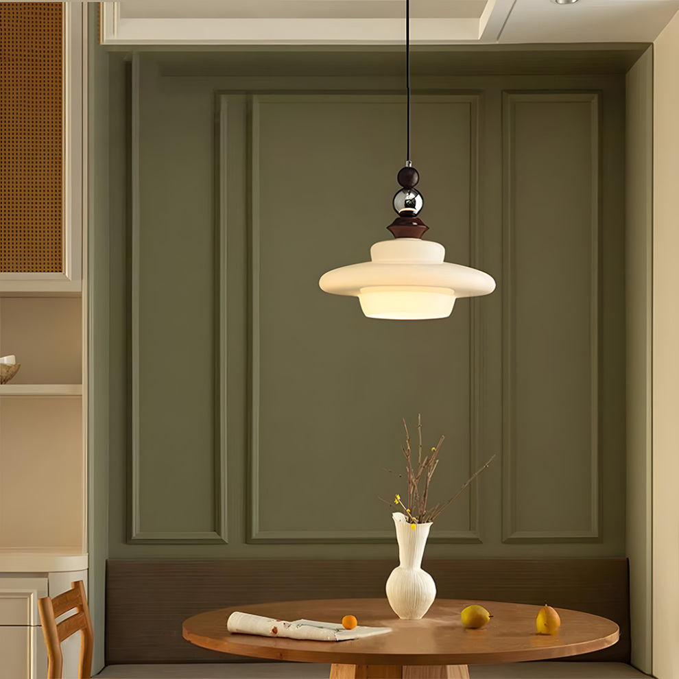 CASTELLA Hanglamp – Middeleeuws Design met Beige Glazen Kap & Houten Accenten