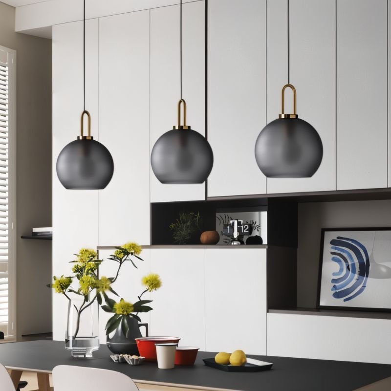 GlasNura – Moderne Hanglamp met Grijs of Transparant Glas en Messing Details