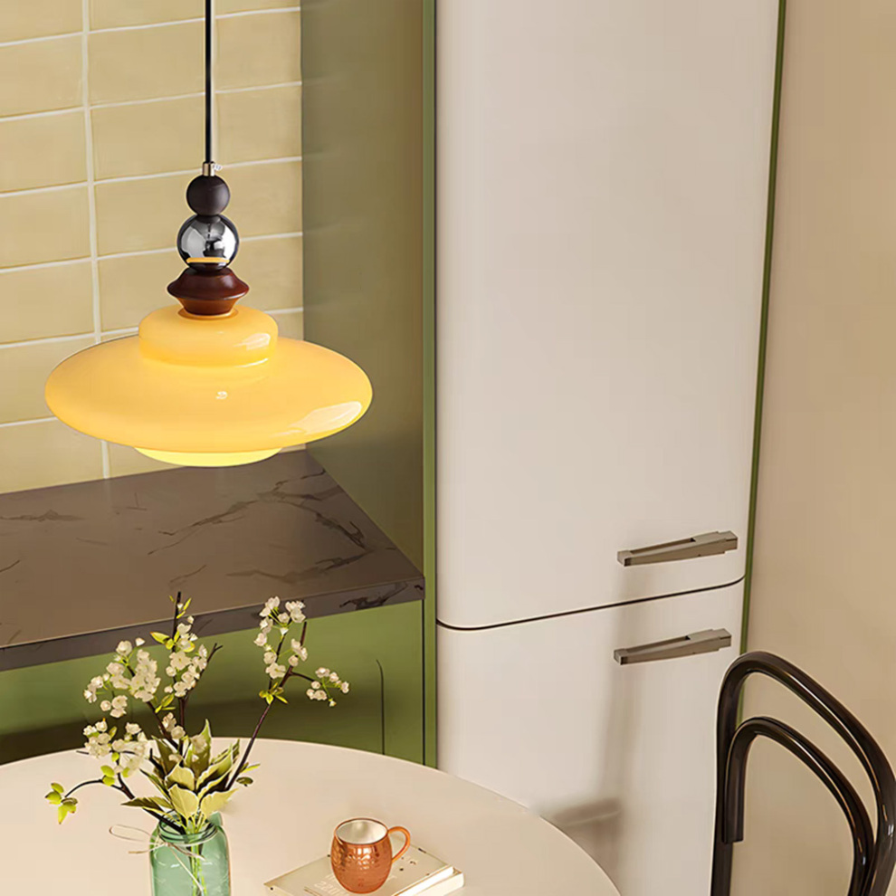 CASTELLA Hanglamp – Middeleeuws Design met Beige Glazen Kap & Houten Accenten