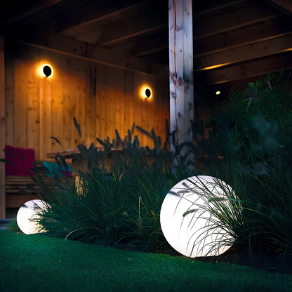 Bolvormige tuinlamp op zonne-energie