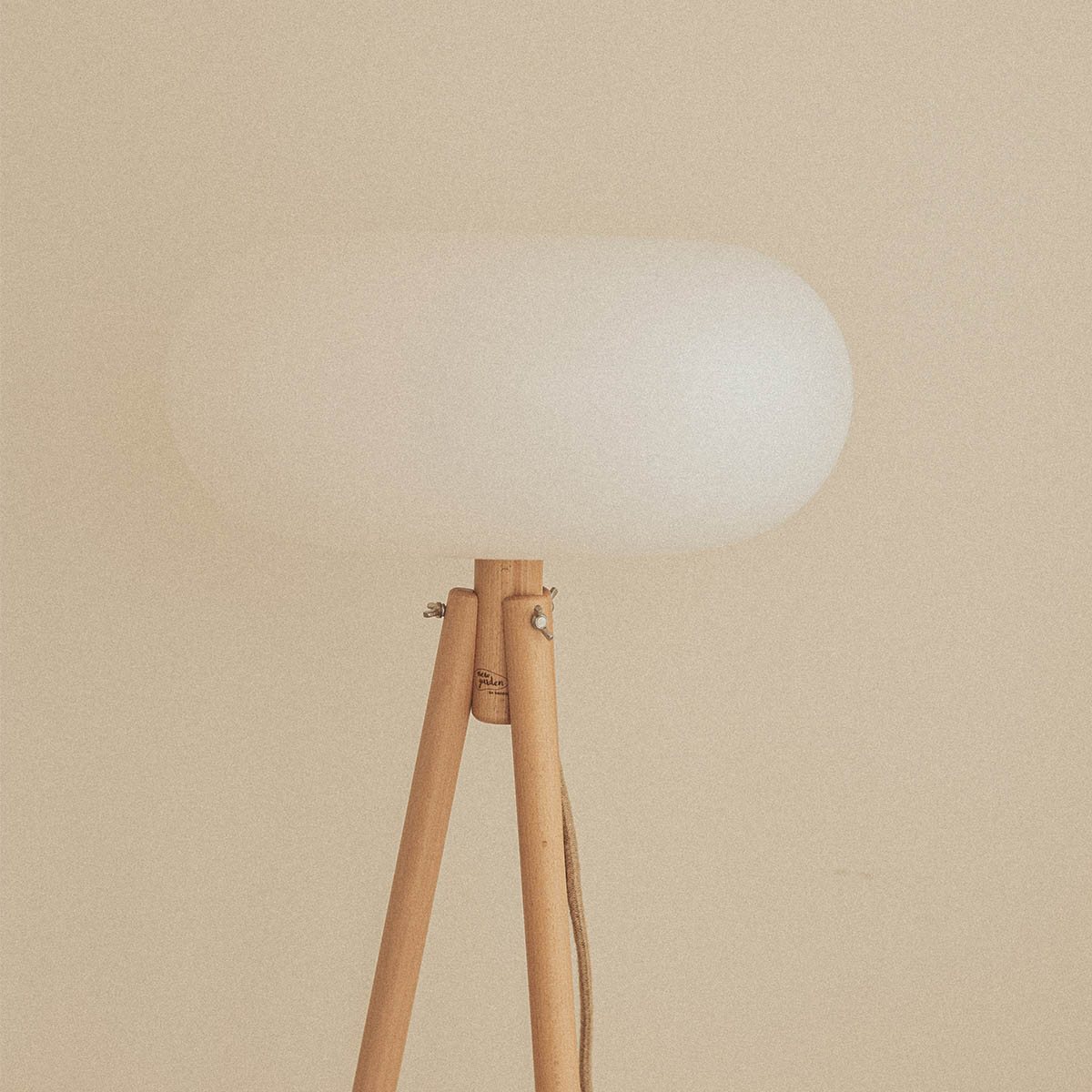 Staande Lamp – Stijlvolle Houten Vloerlamp