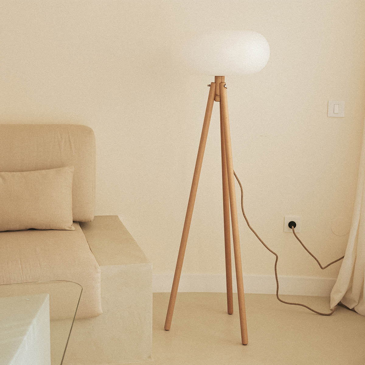 Staande Lamp – Stijlvolle Houten Vloerlamp