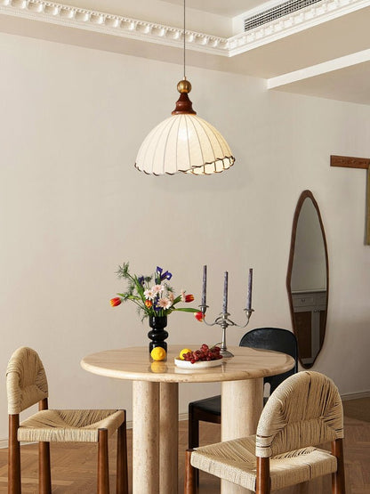 VELMARA Hanglamp – Stoffen Plissé Kap met Hout & Goudkleurig Metaal – Ø40 cm