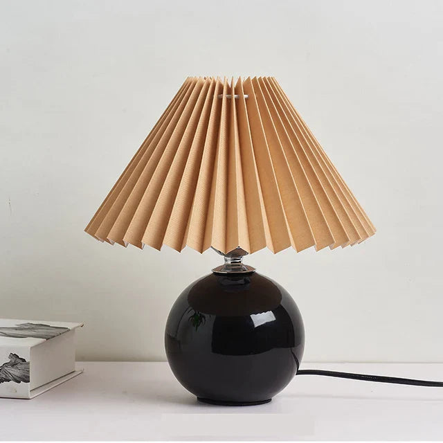 ClassicNova - Vintage Tafellamp met Geplooide Lampenkap